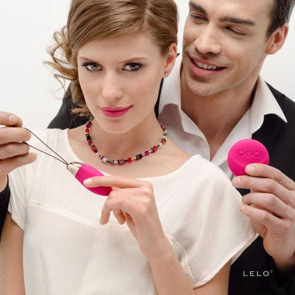 LELO - LYLA 2 INSIGNIA DESIGN EDITION MASSAGGIATORE UOVO FUCSIA