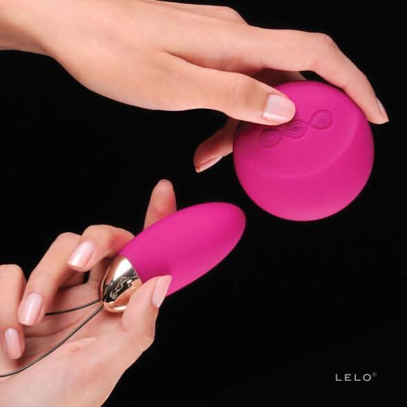 LELO - LYLA 2 INSIGNIA DESIGN EDITION MASSAGGIATORE UOVO FUCSIA